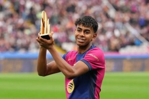 野茂英雄的“龙卷风”投球慢镜头在棒球科普节目中被反复播放