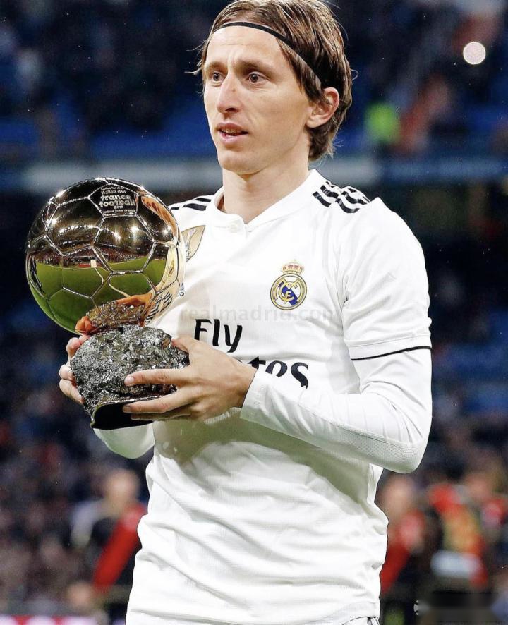 青岛记者：邵佳一大哥式的执教风格很适合当下中国足球的环境